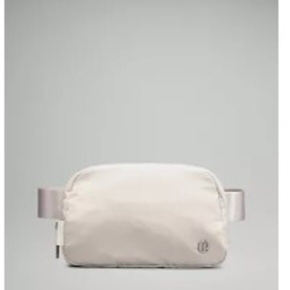 Everywhere Belt Bag 1L BNWT OPAL WHITE - Picture 1 of 6
